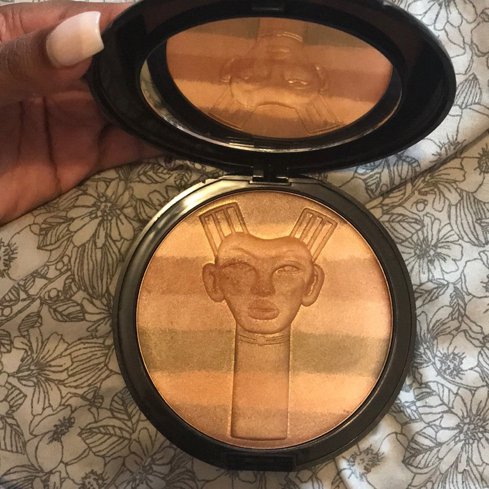 Nefertiti Golden Patina bronzer highlighter